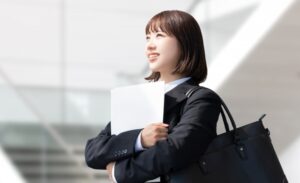 理系女子の就活服装に迷ったらこれ！パンツスーツとスカートスーツの選び方ガイド