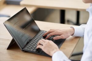 【ITエンジニア】Web系・業務系・組み込み系の特徴とスキル、そしてその先にある魅力とは？