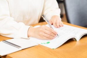 理系のGPAは就活でどう使われる？企業が成績を確認する場面を整理